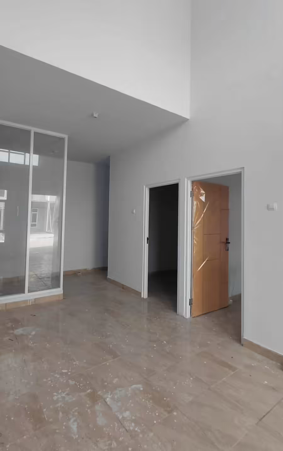 Lorong Interior & Pintu Kamar Kayu Solid